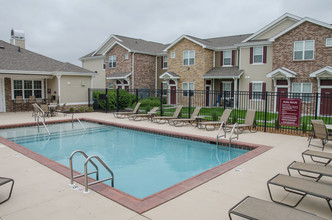 Prairie Grass at Jordan Creek in West Des Moines, IA - Foto de edificio - Building Photo