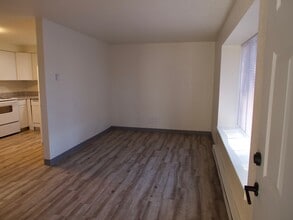565 Manor Way, Unit #1 in Lebanon, OR - Building Photo - Building Photo
