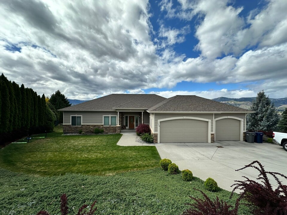 718 Briarwood Dr in East Wenatchee, WA - Building Photo