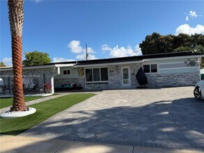 2250 NW 22nd Ct in Miami Gardens, FL - Building Photo - Building Photo