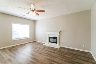 5382 Winding Glen Dr in Stonecrest, GA - Foto de edificio - Building Photo