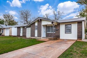 203 N Forest Crest Dr in Garland, TX - Foto de edificio - Building Photo