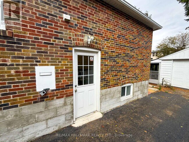 20 Bayard Ave in Toronto, ON - Building Photo - Building Photo