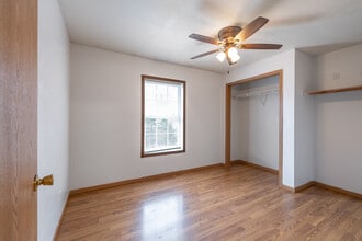 217 Twin Ridge Rd in Linn, MO - Foto de edificio - Interior Photo