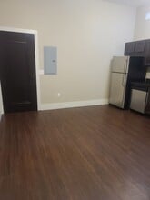 411 N Brady St, Unit 308 in Davenport, IA - Foto de edificio - Building Photo