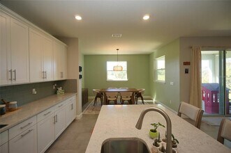 22990 Scaglione Dr in Lutz, FL - Foto de edificio - Building Photo