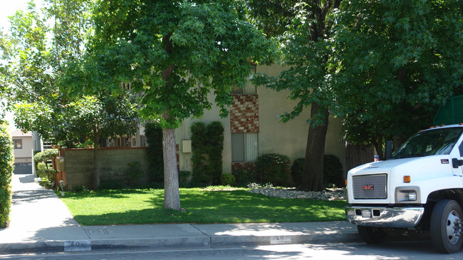 40 Auburn Ave in Sierra Madre, CA - Foto de edificio - Building Photo