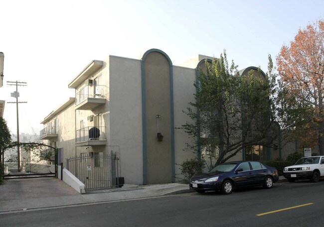 Aqua Vista Apartments in North Hollywood, CA - Foto de edificio - Building Photo