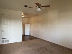 204 W Avenue F in Copperas Cove, TX - Foto de edificio - Building Photo