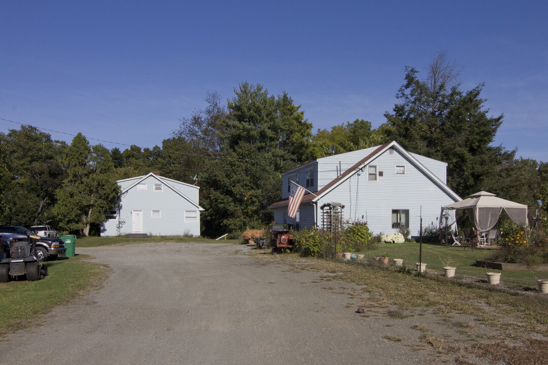 16 Harrigan Rd in Hopewell Junction, NY - Foto de edificio