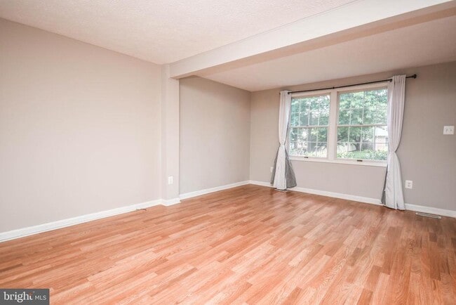 property at 27 Cross Country Ct
