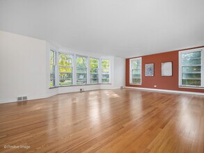 5901 N St Louis Ave in Chicago, IL - Foto de edificio - Building Photo