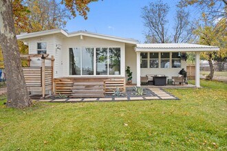 316 Beach Dr in Sunrise Beach Village, TX - Building Photo - Building Photo