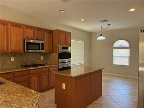 2237 Canyonville Dr in Henderson, NV - Building Photo - Building Photo