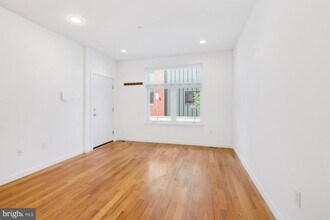 2309 E Oakdale St in Philadelphia, PA - Building Photo - Building Photo