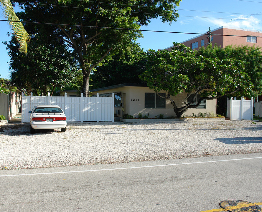 1201-1211 NE 6th St in Fort Lauderdale, FL - Building Photo