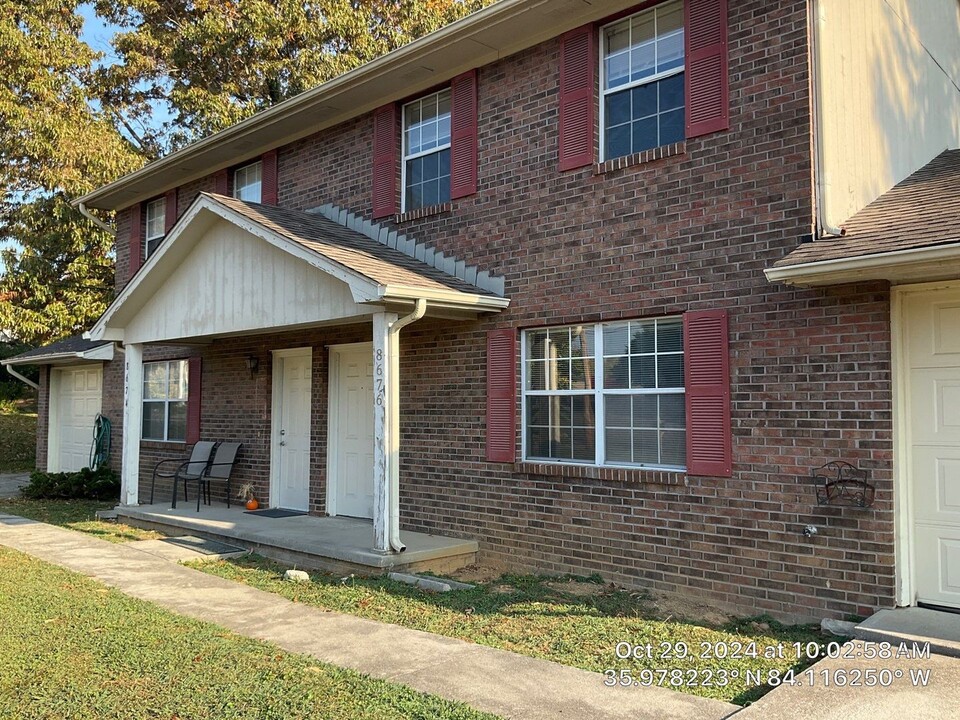 8674 Tervada Dr in Knoxville, TN - Foto de edificio