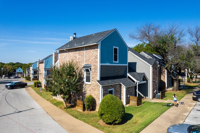 Diamond Loch Apartment Homes