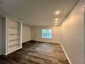 855 Augusta Dr in Houston, TX - Building Photo - Building Photo