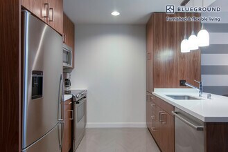 225 S Grand Ave in Los Angeles, CA - Foto de edificio - Building Photo