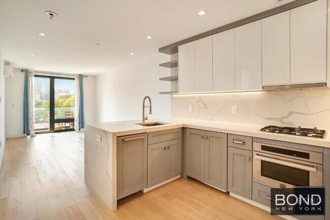property at 11-07 Welling Ct