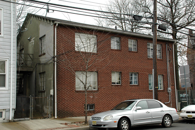 1020 Hudson St in Trenton, NJ - Foto de edificio - Building Photo