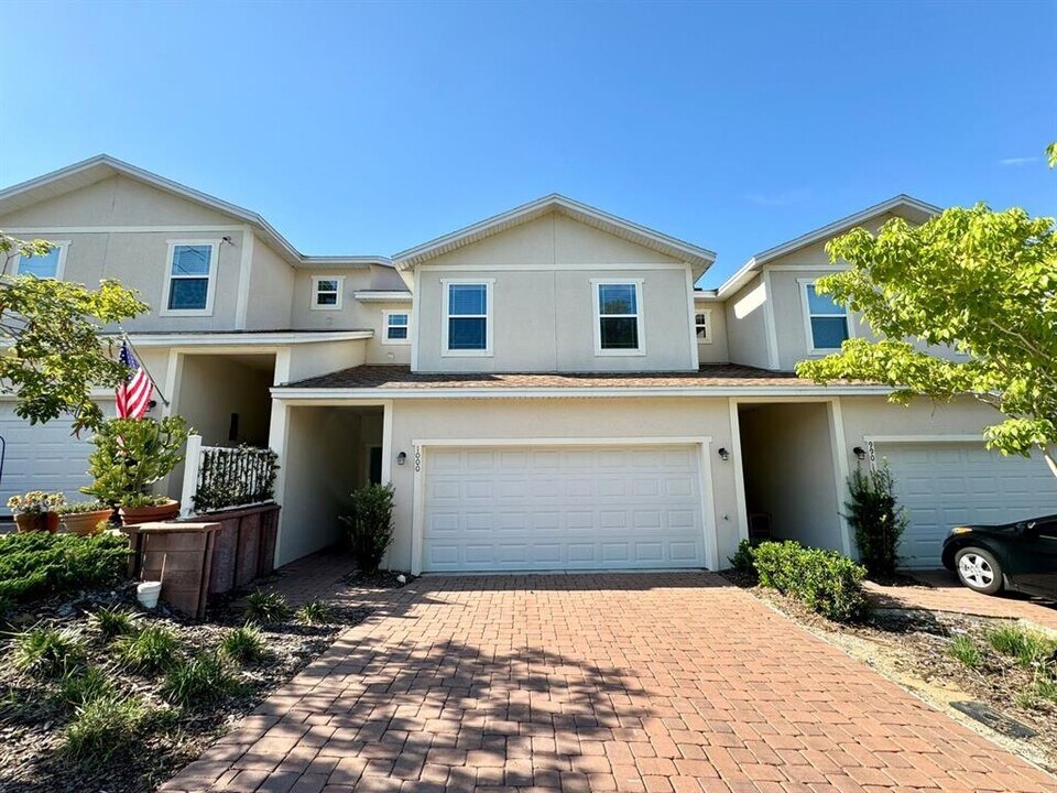 1000 Lakefront Village Dr in Clermont, FL - Building Photo