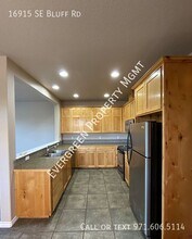 16915 SE Bluff Rd in Sandy, OR - Building Photo - Building Photo