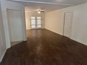 106 E Woodcrest Dr in Jackson, MS - Building Photo - Building Photo