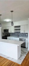 2440 SW 64th Ave in Miami, FL - Building Photo - Building Photo