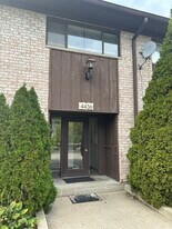 4436 Arbor Cir in Downers Grove, IL - Building Photo