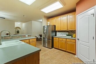 8415 Spicewood Bend in San Antonio, TX - Foto de edificio - Building Photo
