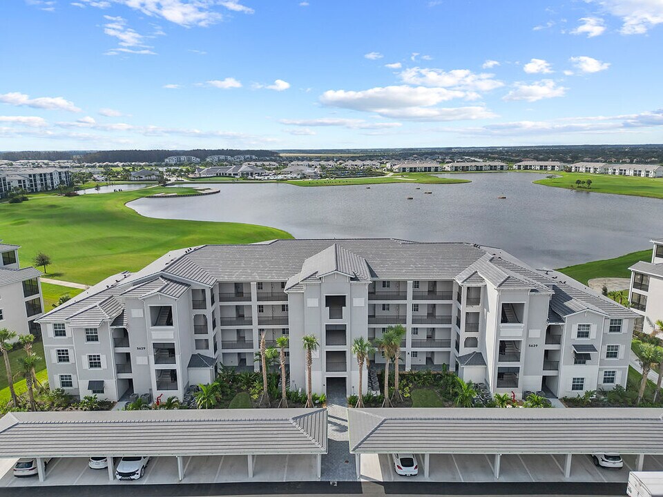 5651 Double Eagle Cir, Unit 4336 in Ave Maria, FL - Foto de edificio