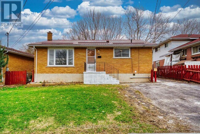 134 Weller Ave in Kingston, ON - Building Photo - Building Photo