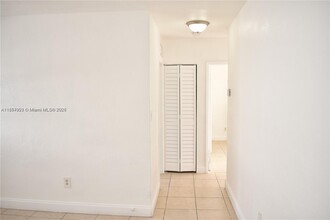 633 NW 6th Ct in Hallandale Beach, FL - Building Photo - Building Photo