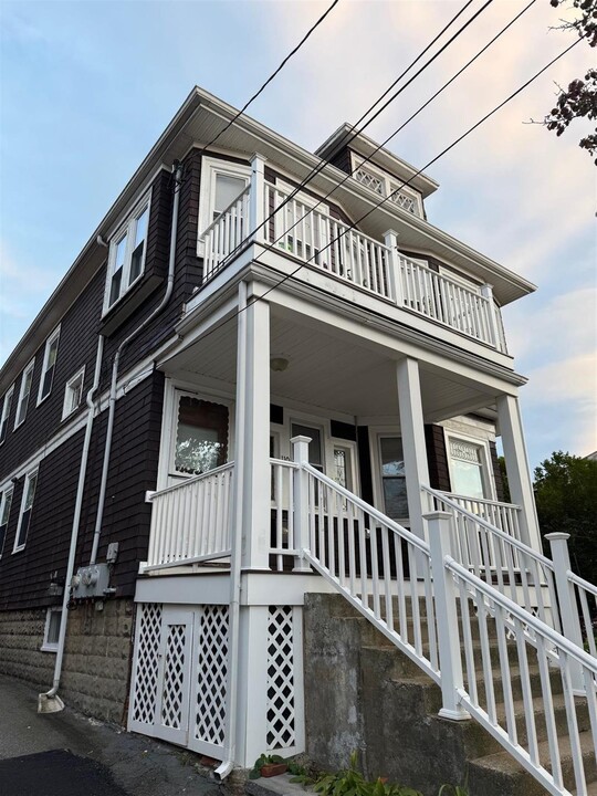 110 W Quincy St, Unit 1 in Somerville, MA - Building Photo