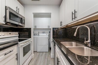 130 NW 57th St in Oakland Park, FL - Building Photo - Building Photo