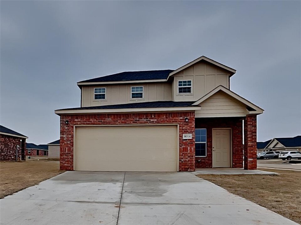 8014 NE 35th St in Spencer, OK - Building Photo