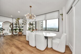 14 Greenway Plz in Houston, TX - Building Photo