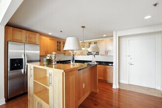 1025 MAXWELL Ln in Hoboken, NJ - Building Photo - Building Photo