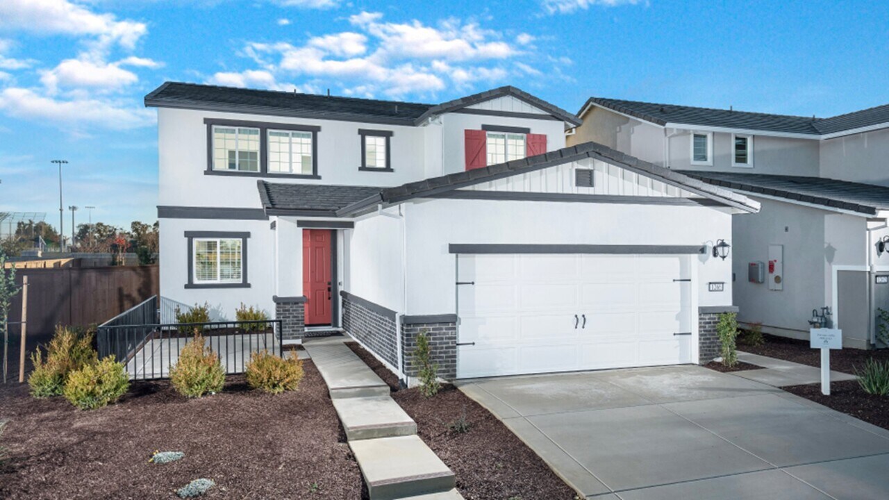 1272 Arriaga Way in Woodland, CA - Foto de edificio