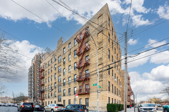 35-07 147th St in Flushing, NY - Building Photo - Primary Photo