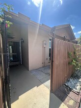 6713 NW 188th Terrace in Hialeah, FL - Foto de edificio - Building Photo