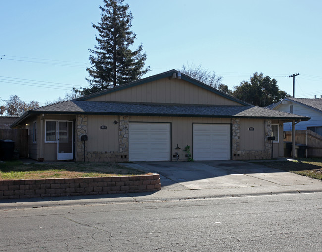 9074-9076 Salmon Falls Dr in Sacramento, CA - Foto de edificio - Building Photo