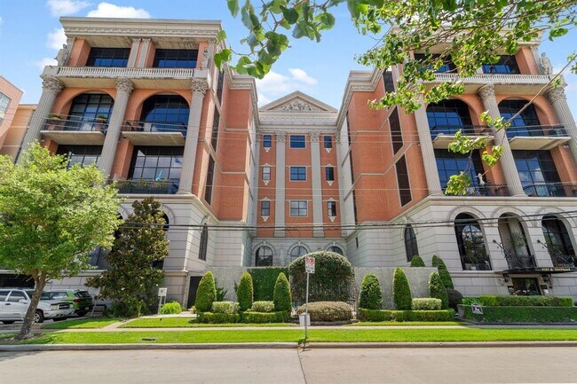 property at 1025 S Shepherd Dr
