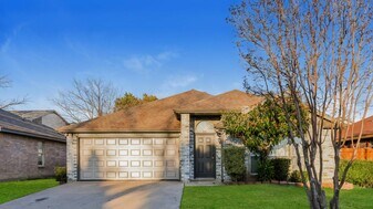 4713 Grovetree Ln in Garland, TX - Building Photo