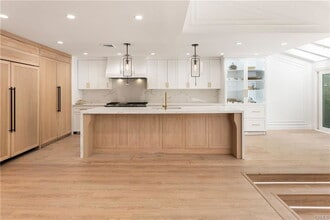 23128 Park Sorrento in Calabasas, CA - Building Photo - Building Photo