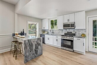 4224 Brockton Ave in Riverside, CA - Foto de edificio - Building Photo