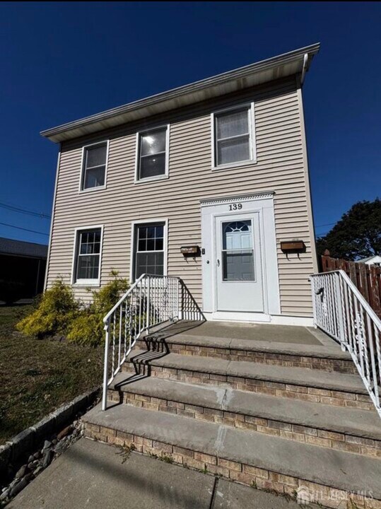 139 Main St in South River, NJ - Building Photo