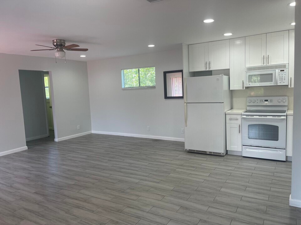 11 N Crossings Cir in Boynton Beach, FL - Building Photo
